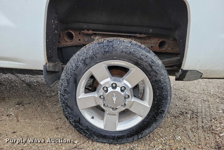 image for item NO9867 2017 Chevrolet Silverado 2500HD Crew Cab pickup truck