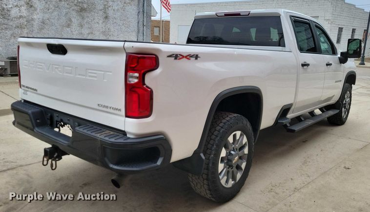 image for item NO9870 2021 Chevrolet Silverado 2500HD Crew Cab pickup truck