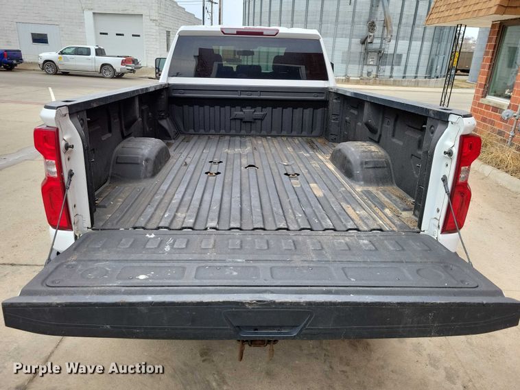 image for item NO9870 2021 Chevrolet Silverado 2500HD Crew Cab pickup truck