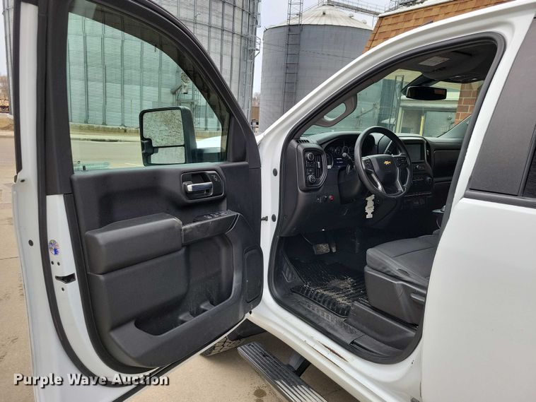 image for item NO9870 2021 Chevrolet Silverado 2500HD Crew Cab pickup truck