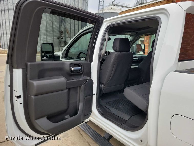 image for item NO9870 2021 Chevrolet Silverado 2500HD Crew Cab pickup truck