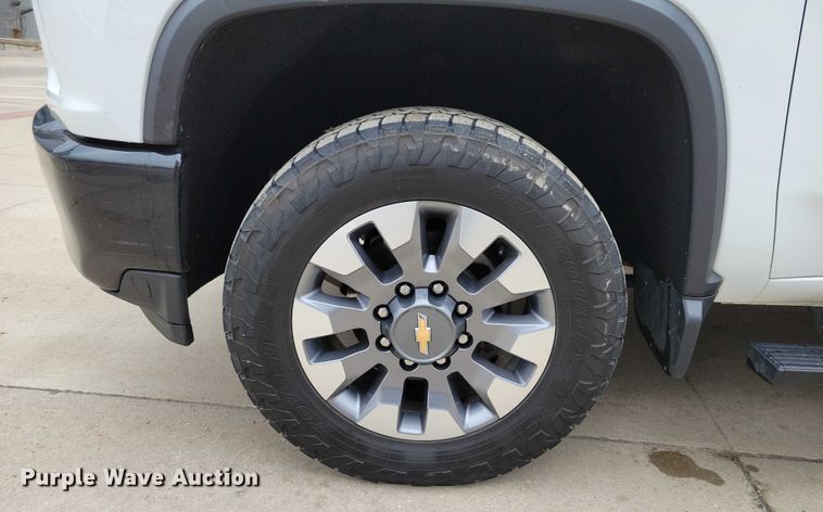 image for item NO9870 2021 Chevrolet Silverado 2500HD Crew Cab pickup truck