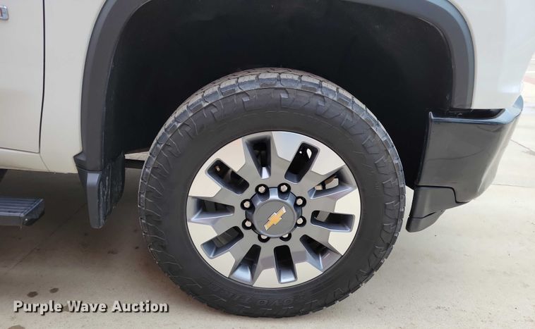 image for item NO9870 2021 Chevrolet Silverado 2500HD Crew Cab pickup truck