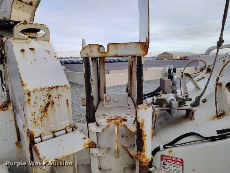 image for item YA1588 2017 Bandit 200UC wood chipper