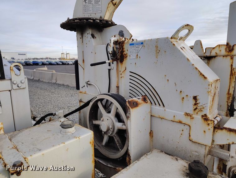 image for item YA1588 2017 Bandit 200UC wood chipper