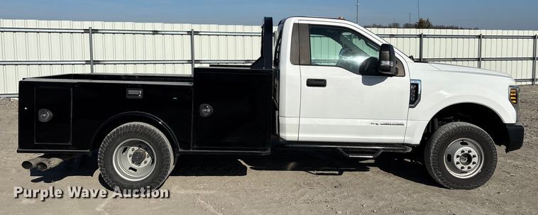 image for item YA1681 2019 Ford F350 Super Duty XL flatbed pickup truck