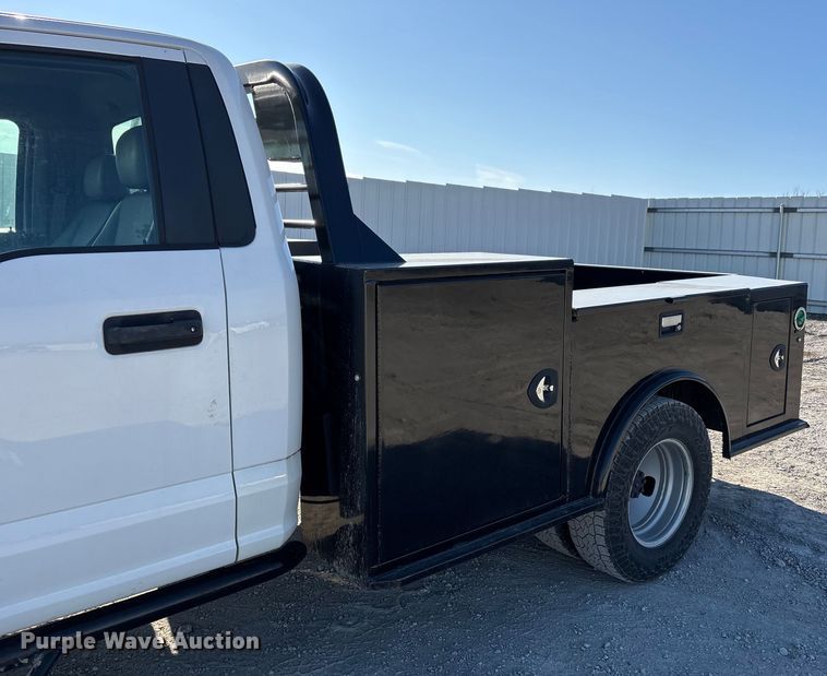 image for item YA1681 2019 Ford F350 Super Duty XL flatbed pickup truck
