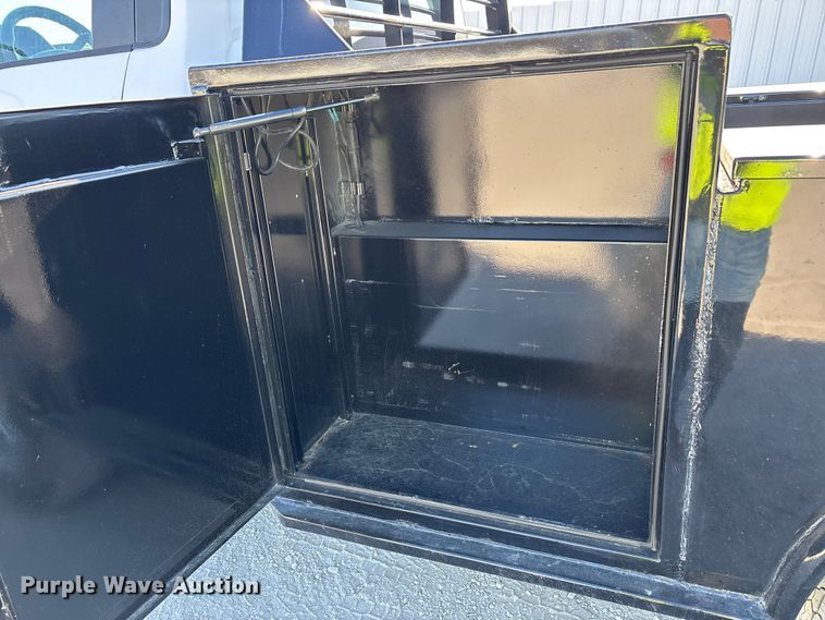 image for item YA1681 2019 Ford F350 Super Duty XL flatbed pickup truck