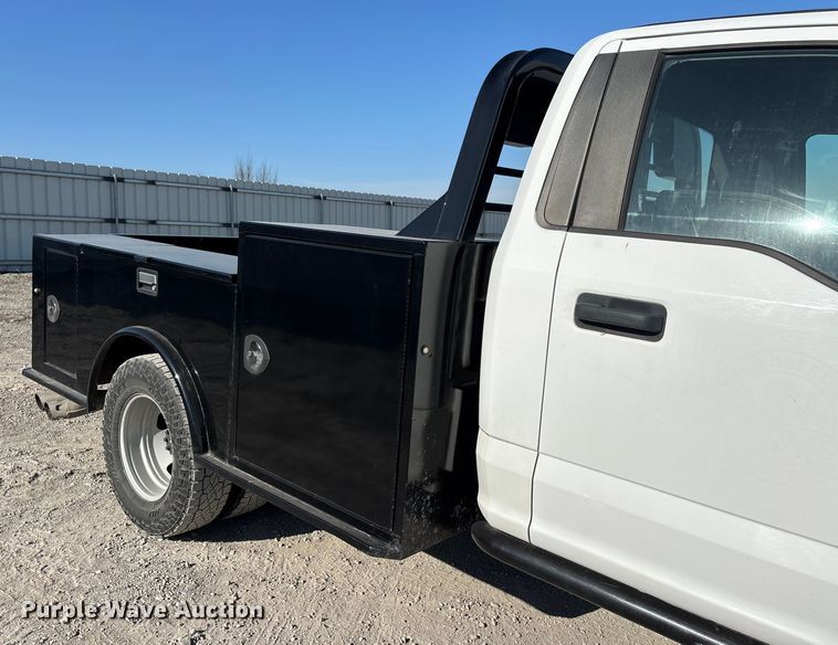 image for item YA1681 2019 Ford F350 Super Duty XL flatbed pickup truck
