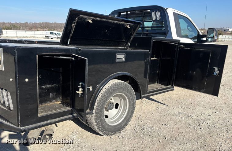 image for item YA1681 2019 Ford F350 Super Duty XL flatbed pickup truck
