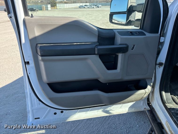 image for item YA1681 2019 Ford F350 Super Duty XL flatbed pickup truck