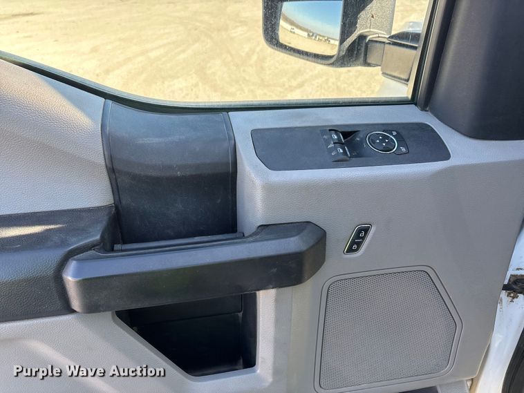 image for item YA1681 2019 Ford F350 Super Duty XL flatbed pickup truck