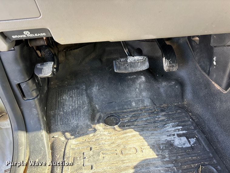 image for item YA1681 2019 Ford F350 Super Duty XL flatbed pickup truck