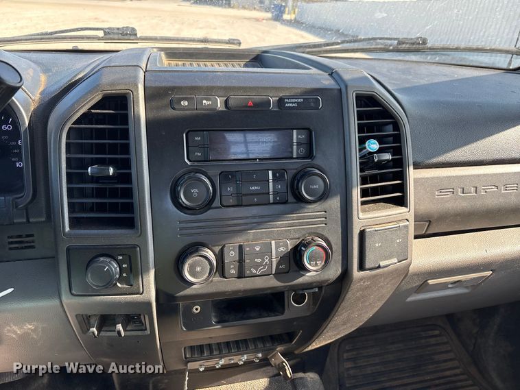 image for item YA1681 2019 Ford F350 Super Duty XL flatbed pickup truck