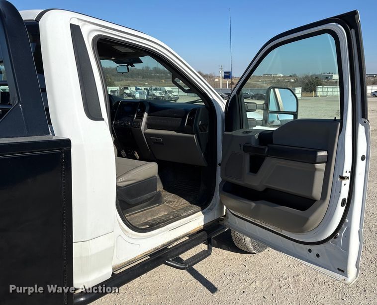 image for item YA1681 2019 Ford F350 Super Duty XL flatbed pickup truck