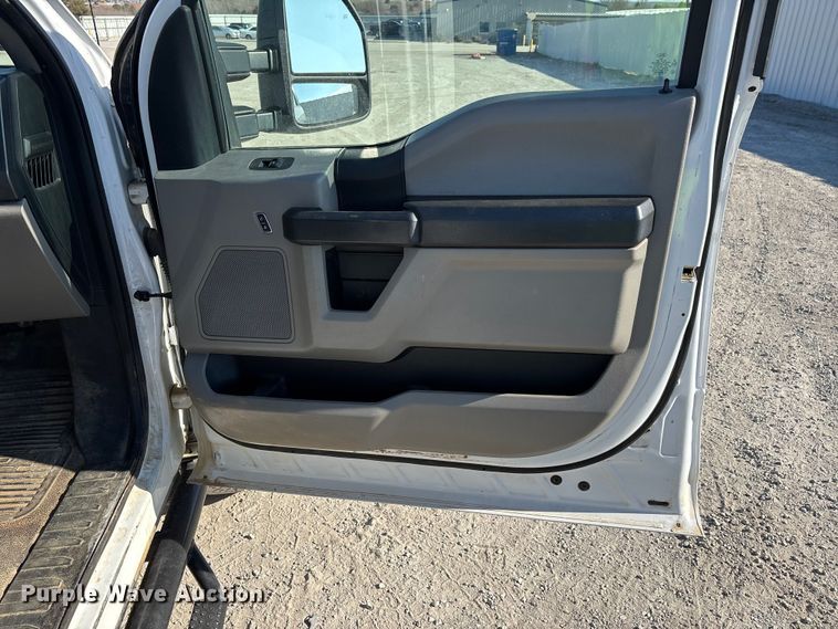 image for item YA1681 2019 Ford F350 Super Duty XL flatbed pickup truck