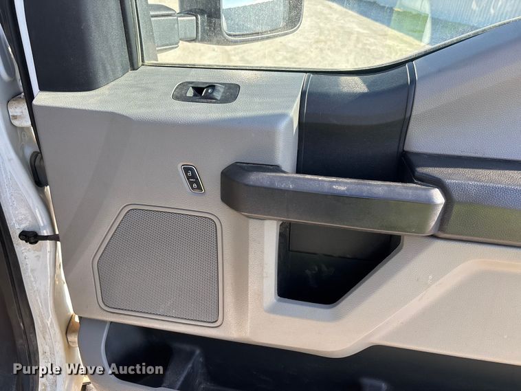 image for item YA1681 2019 Ford F350 Super Duty XL flatbed pickup truck