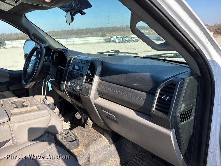 image for item YA1681 2019 Ford F350 Super Duty XL flatbed pickup truck