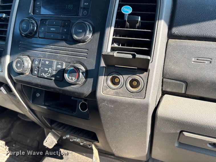 image for item YA1681 2019 Ford F350 Super Duty XL flatbed pickup truck