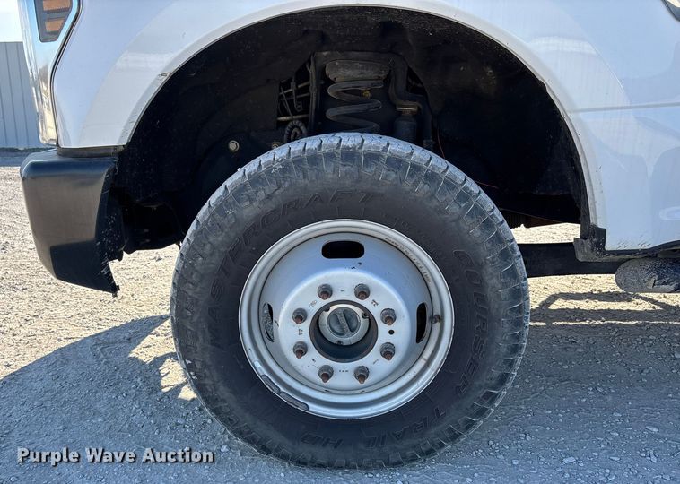 image for item YA1681 2019 Ford F350 Super Duty XL flatbed pickup truck