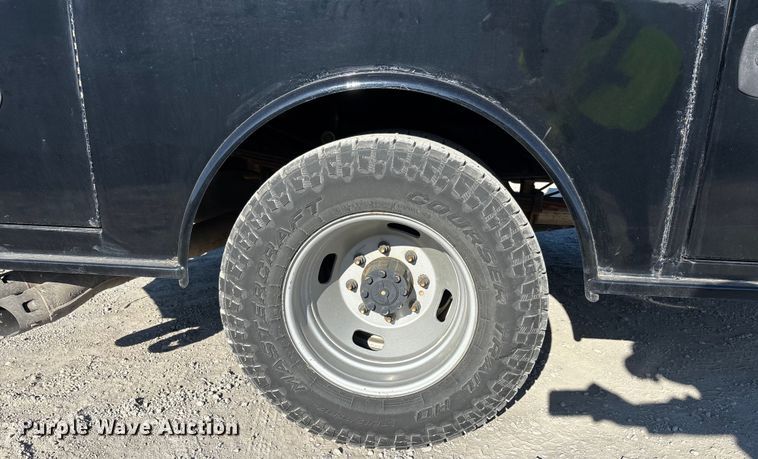 image for item YA1681 2019 Ford F350 Super Duty XL flatbed pickup truck