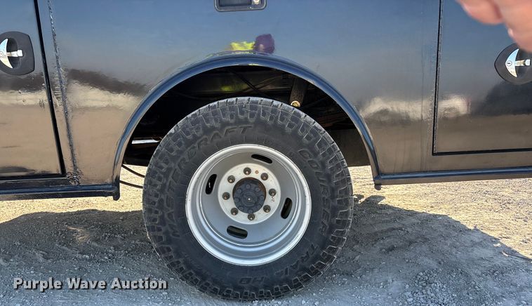 image for item YA1681 2019 Ford F350 Super Duty XL flatbed pickup truck