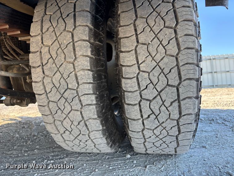 image for item YA1681 2019 Ford F350 Super Duty XL flatbed pickup truck