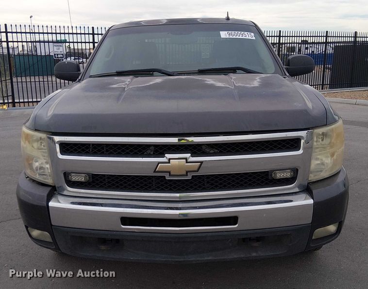 image for item YA1772 2011 Chevrolet Silverado 1500 Crew Cab pickup truck