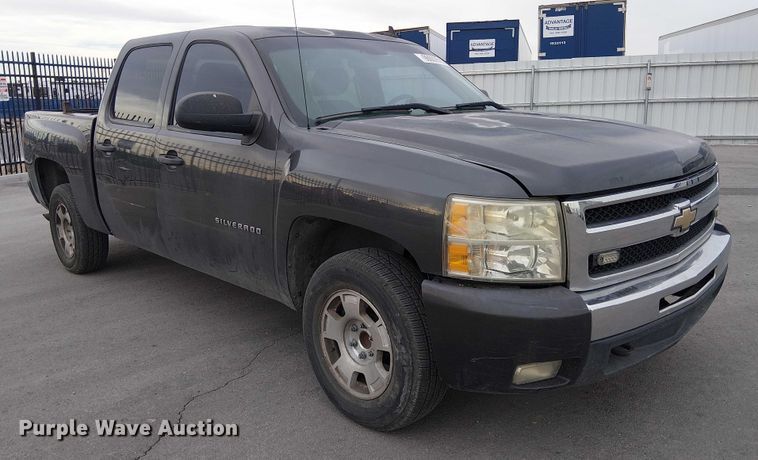 image for item YA1772 2011 Chevrolet Silverado 1500 Crew Cab pickup truck