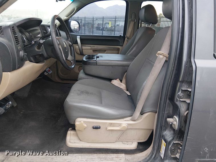 image for item YA1772 2011 Chevrolet Silverado 1500 Crew Cab pickup truck