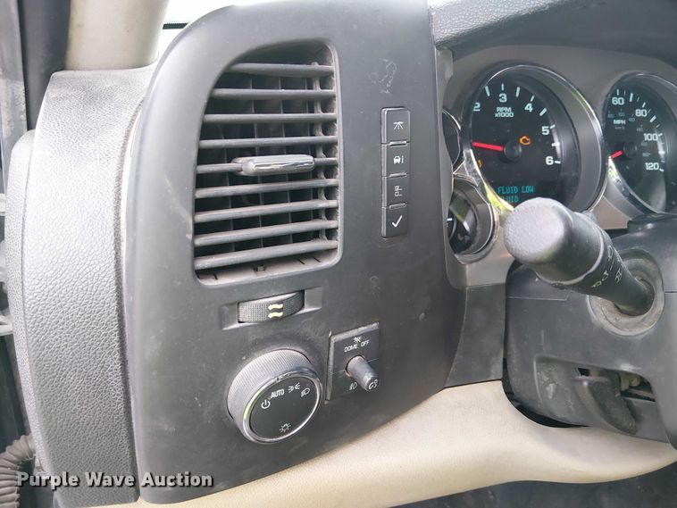 image for item YA1772 2011 Chevrolet Silverado 1500 Crew Cab pickup truck