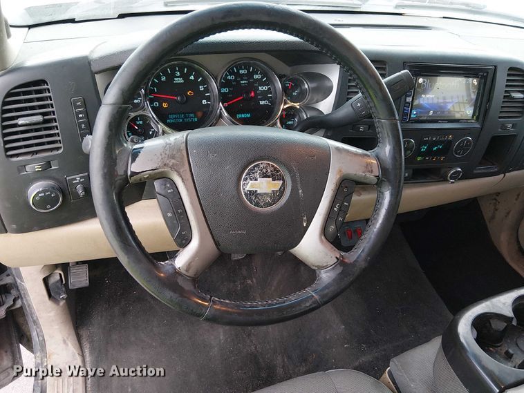 image for item YA1772 2011 Chevrolet Silverado 1500 Crew Cab pickup truck