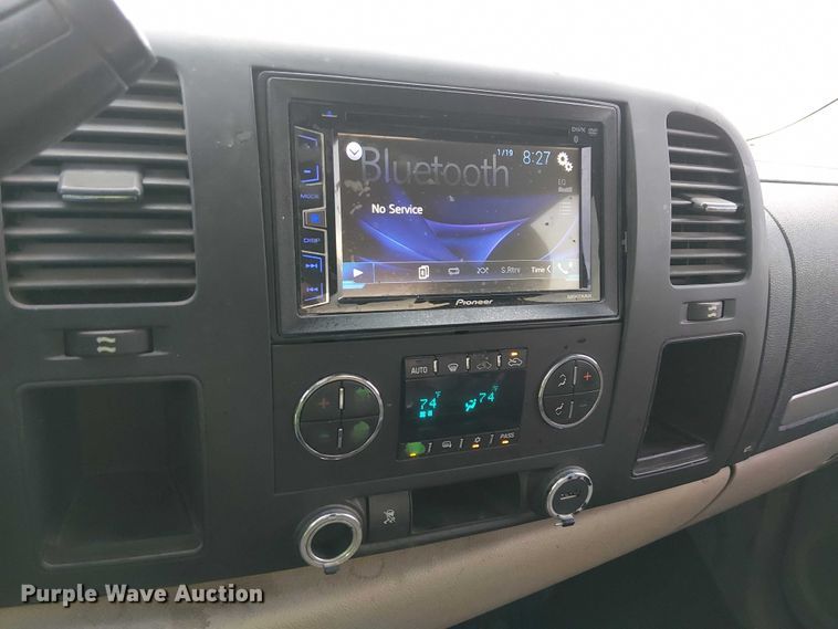 image for item YA1772 2011 Chevrolet Silverado 1500 Crew Cab pickup truck