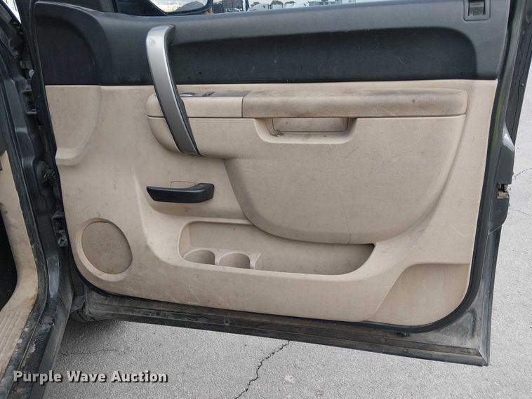 image for item YA1772 2011 Chevrolet Silverado 1500 Crew Cab pickup truck