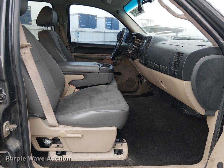 image for item YA1772 2011 Chevrolet Silverado 1500 Crew Cab pickup truck