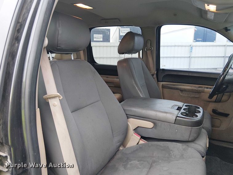 image for item YA1772 2011 Chevrolet Silverado 1500 Crew Cab pickup truck