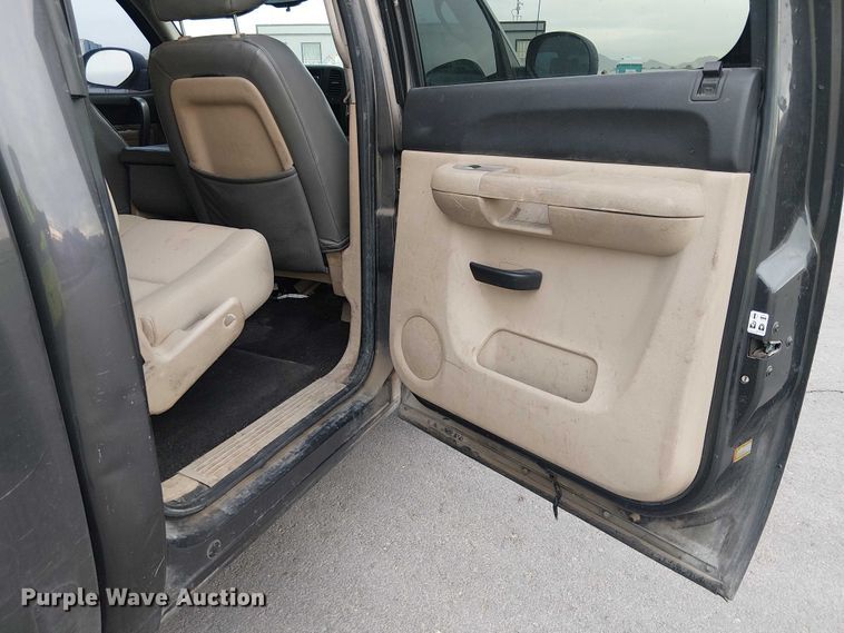 image for item YA1772 2011 Chevrolet Silverado 1500 Crew Cab pickup truck