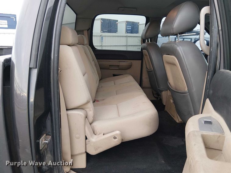 image for item YA1772 2011 Chevrolet Silverado 1500 Crew Cab pickup truck