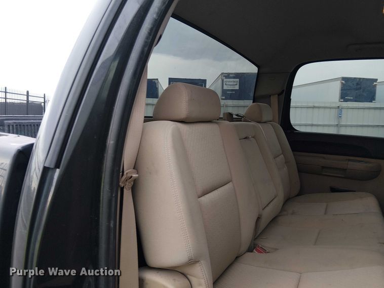 image for item YA1772 2011 Chevrolet Silverado 1500 Crew Cab pickup truck