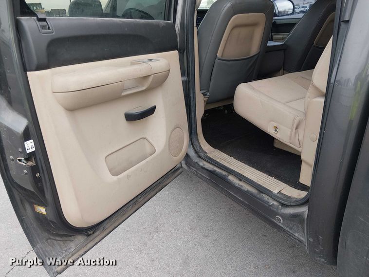 image for item YA1772 2011 Chevrolet Silverado 1500 Crew Cab pickup truck