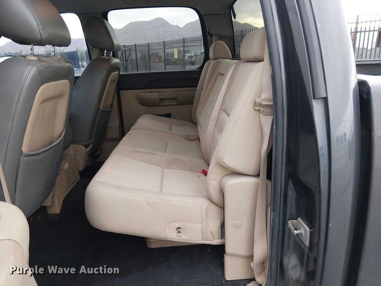 image for item YA1772 2011 Chevrolet Silverado 1500 Crew Cab pickup truck