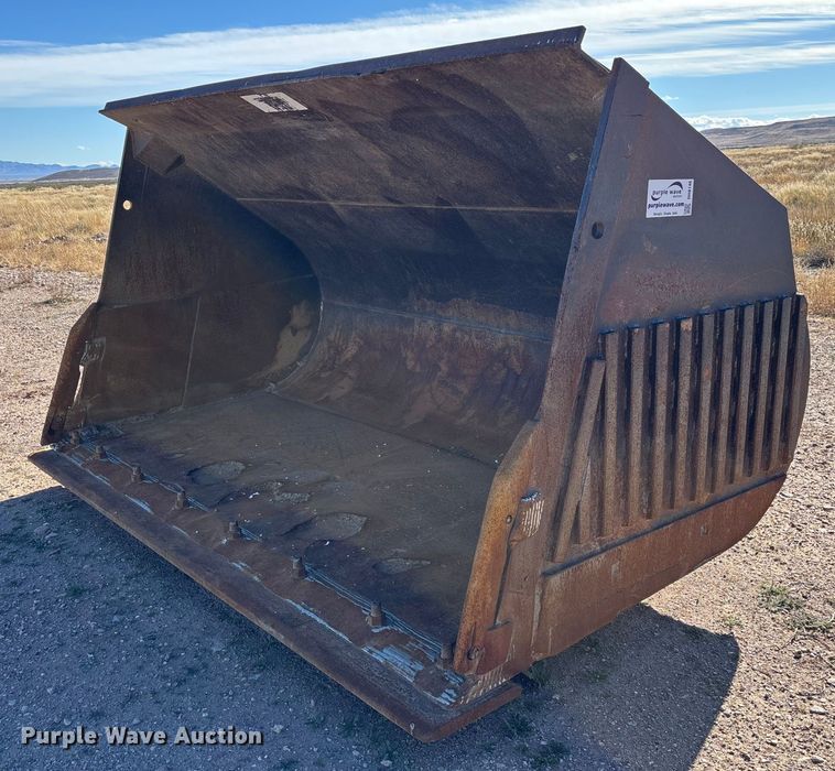 image for item DH8746 Rockland 1200 wheel loader bucket