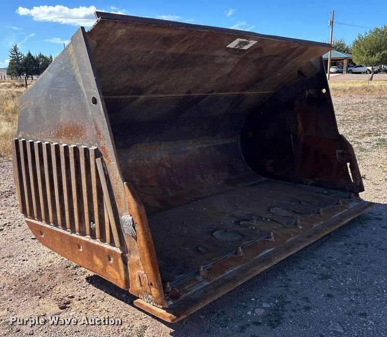 image for item DH8746 Rockland 1200 wheel loader bucket