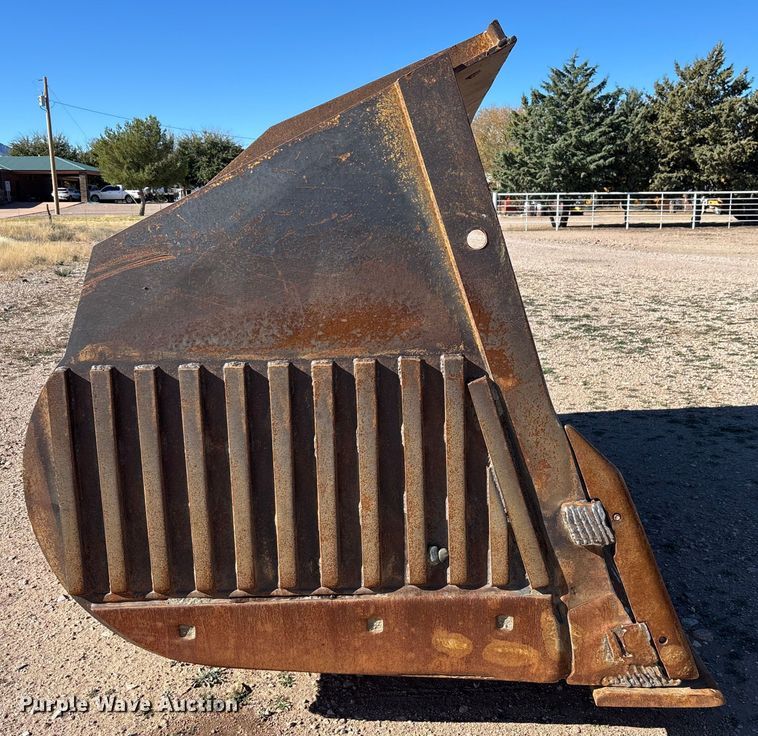 image for item DH8746 Rockland 1200 wheel loader bucket