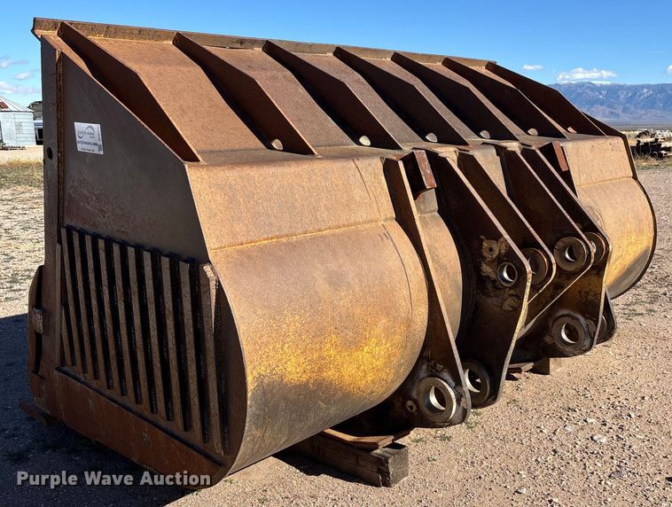 image for item DH8746 Rockland 1200 wheel loader bucket