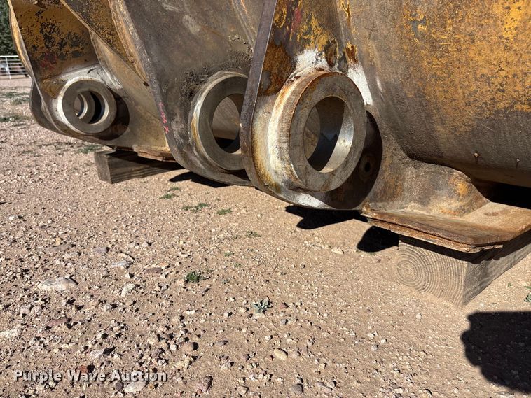 image for item DH8746 Rockland 1200 wheel loader bucket