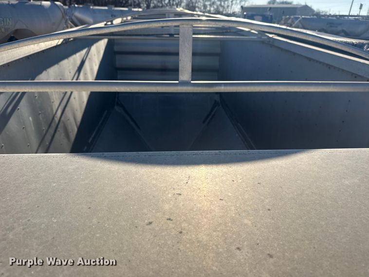 image for item DQ4194 1999 Wilson Trailer Co. DWH400 grain trailer