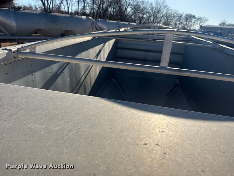 image for item DQ4194 1999 Wilson Trailer Co. DWH400 grain trailer