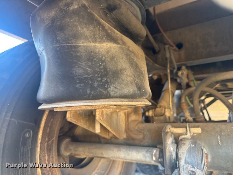 image for item DQ4194 1999 Wilson Trailer Co. DWH400 grain trailer