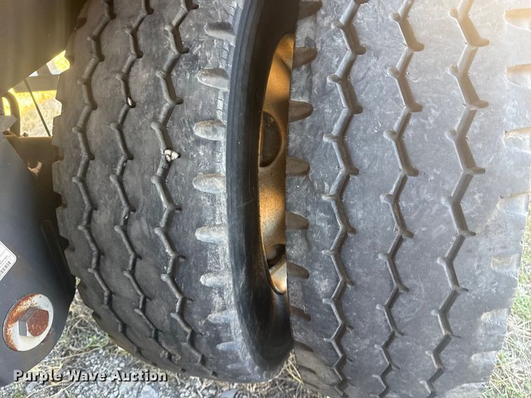 image for item DQ4194 1999 Wilson Trailer Co. DWH400 grain trailer